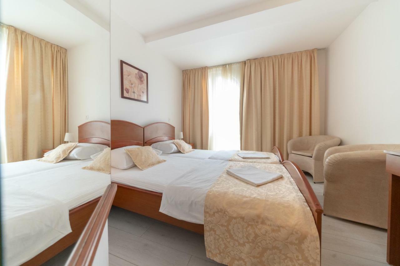Hotel Hygge Biograd Na Moru Exterior foto